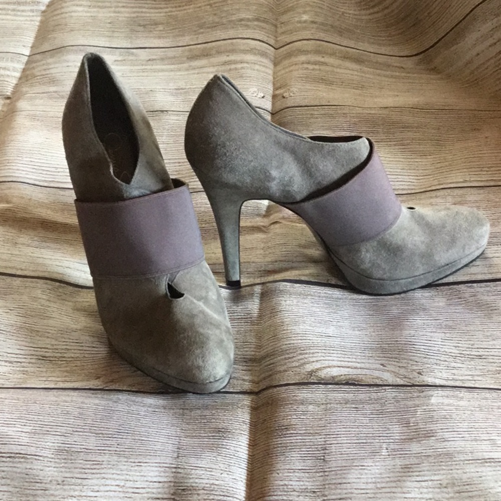 JESSICA SIMPSON GRAY SUEDE HEELS SIZE 7B